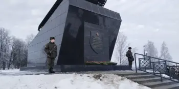 Цырымонія ўскладання кветак да помніка экіпажа П.Рака